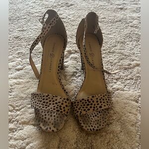 Chinese Laundry Tan/Black Printed Heels